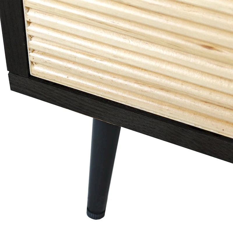 Mobiletto contenitore a 4 ante con pannelli in legno intagliato