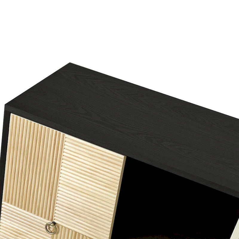 Mobiletto contenitore a 4 ante con pannelli in legno intagliato